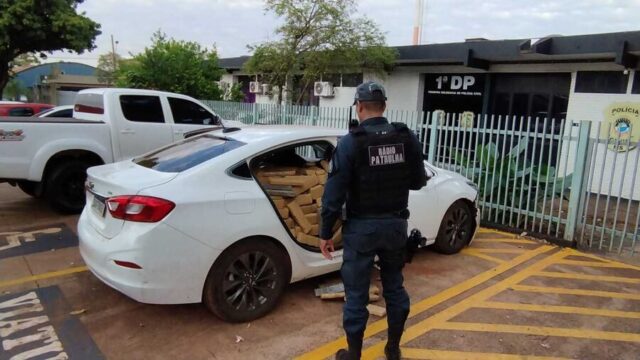 Durante perseguição motorista abandona carro roubado 900 quilos de