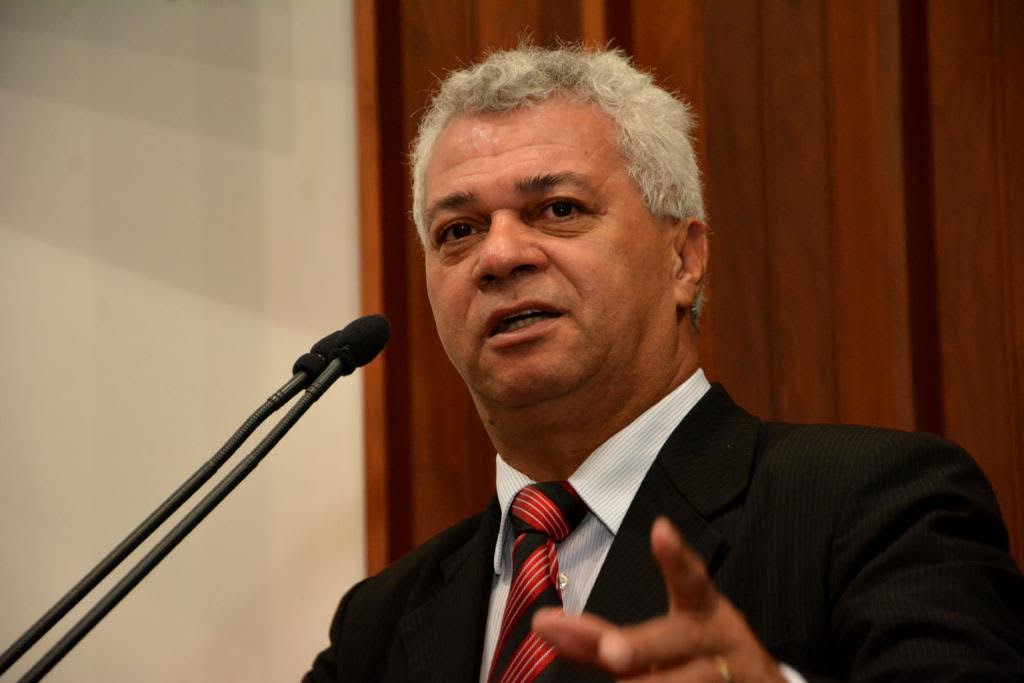 Deputado lamenta impactos da pandemia, ataca Bolsonaro e destaca abertura da Cota Zero de Pesca