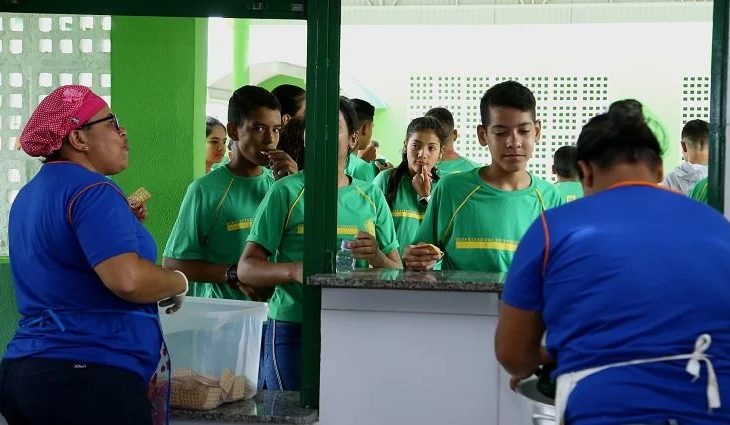 Reajustes nos salários dos administrativos da Educação vieram no momento certo, diz sindicato