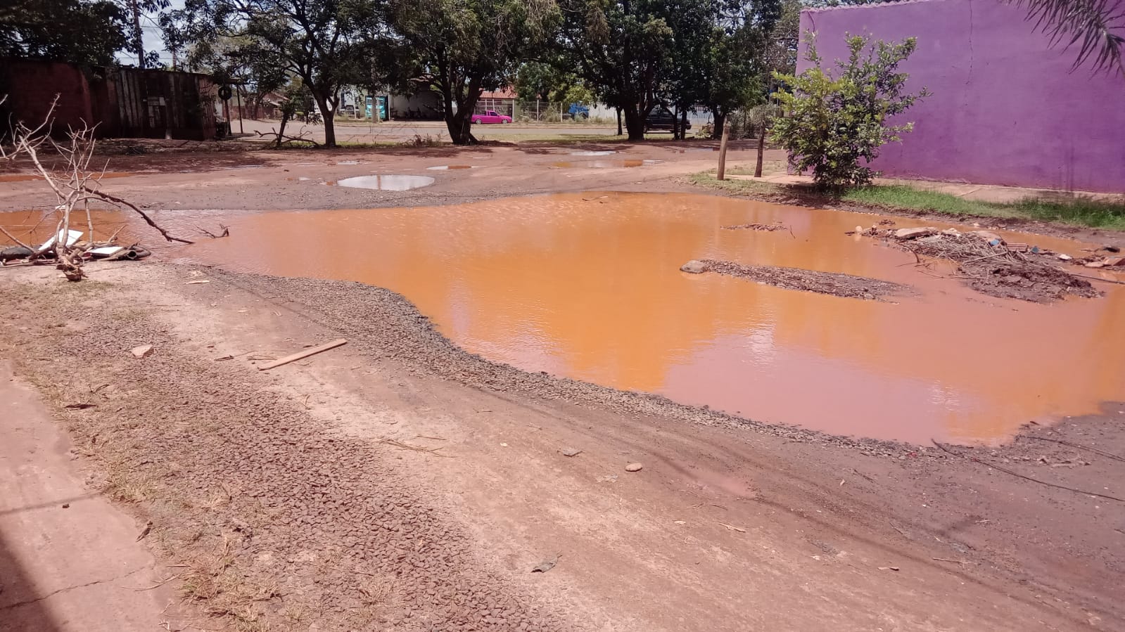 Chuva causa alagamentos diários nas ruas do Jardim Itamaracá