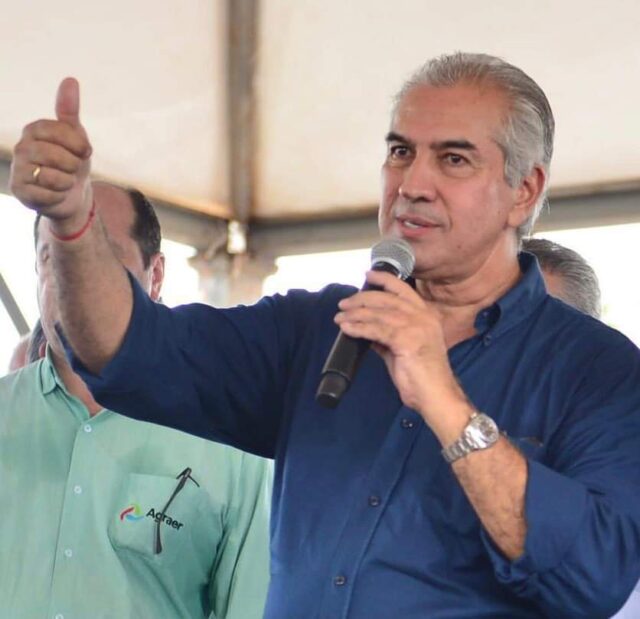 Governo entrega equipamentos agrícolas e veículos para 40 municípios do Estado