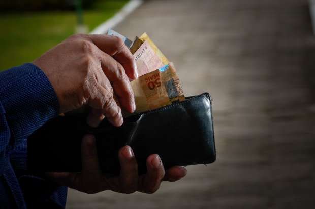 Antecipação do 13º representa volume extra de mais de R$ 200 milhões