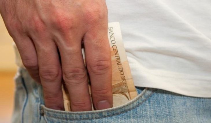 Governo do Estado injeta mais de R$ 700 milhões na economia com 1ª parcela do 13º
