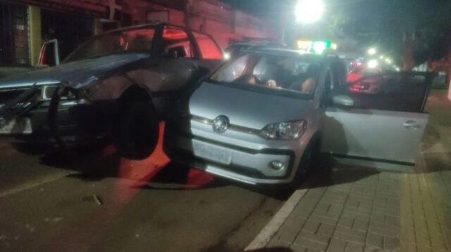 Vídeo: Motorista com jacaré abatido em carro, causa acidente e vai preso por embriaguez
