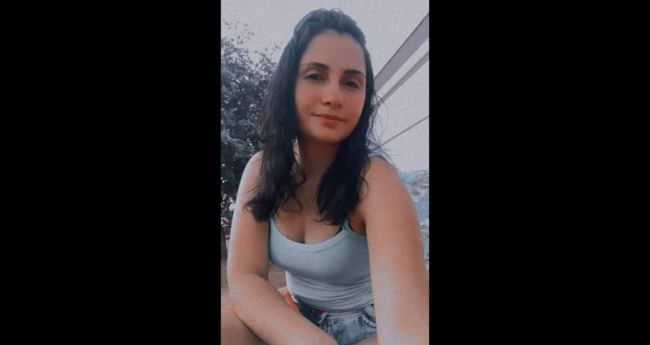 Vídeo: Motociclista morre ao ultrapassar carro e colidir com lateral de caminhão