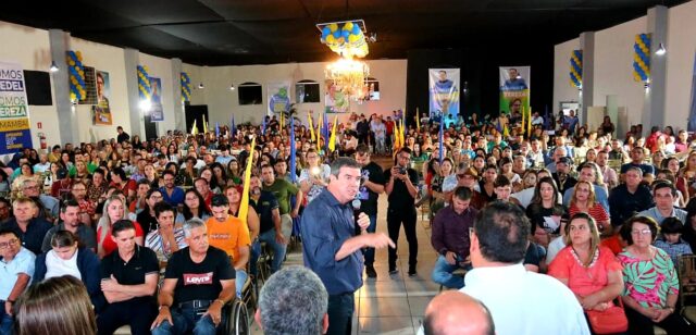 Riedel conversa com a população de Amambai e avisa: “a cidade vai crescer”