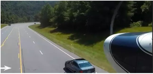 Vídeo: Piloto desvia de carros e faz pouso de emergência em rodovia