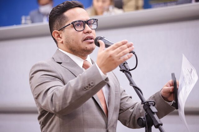 Aprovado projeto de Papy que homenageia pai de diretor da Escola do Legislativo