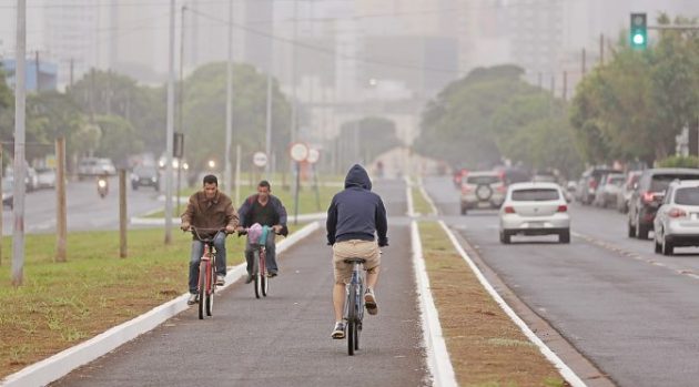 Semana começa quente mas tempo muda a partir de amanhã com previsão de chuvas e frio