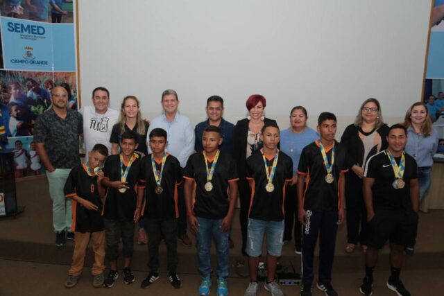 Professor João Rocha participa da premiação da Copa FEEMS de Futsal Escolar