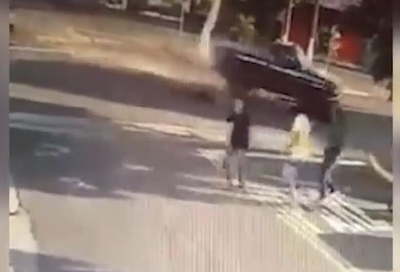 Vídeo: Idoso morre atropelado por adolescente que dirigida embriagado