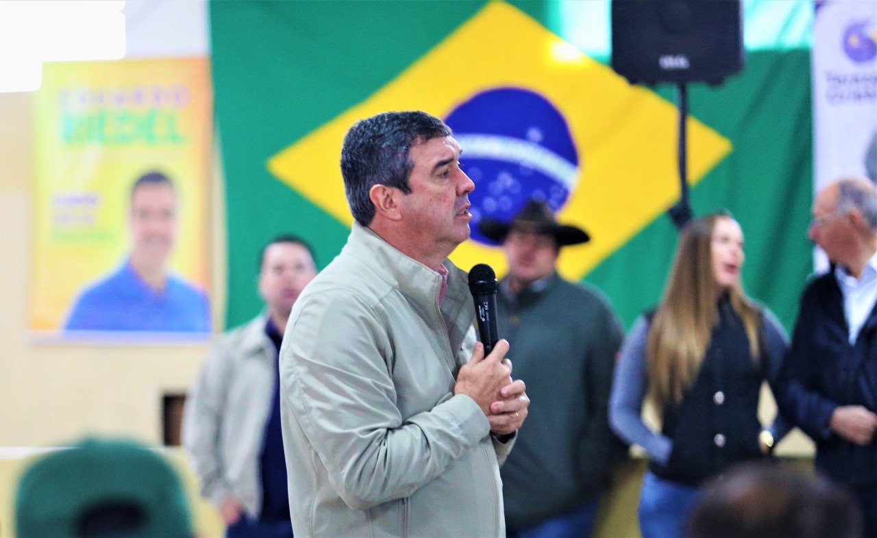 Com a menor rejeição, Eduardo Riedel caminha para o segundo turno