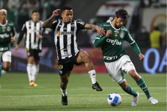 Brasileirão tem oito jogos hoje; duelo entre Palmeiras e Galo é destaque