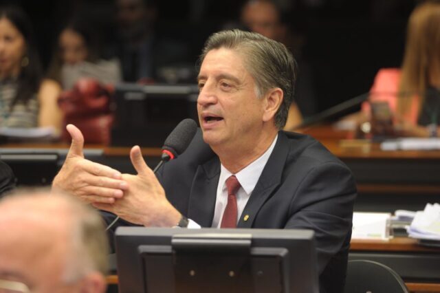 Dagoberto Nogueira defende a Saúde através do projeto contra “Pobreza Menstrual”