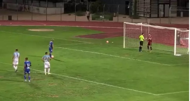 Vídeo: Goleiro é expulso na França após ‘dançar’ em cobrança de pênalti; entenda