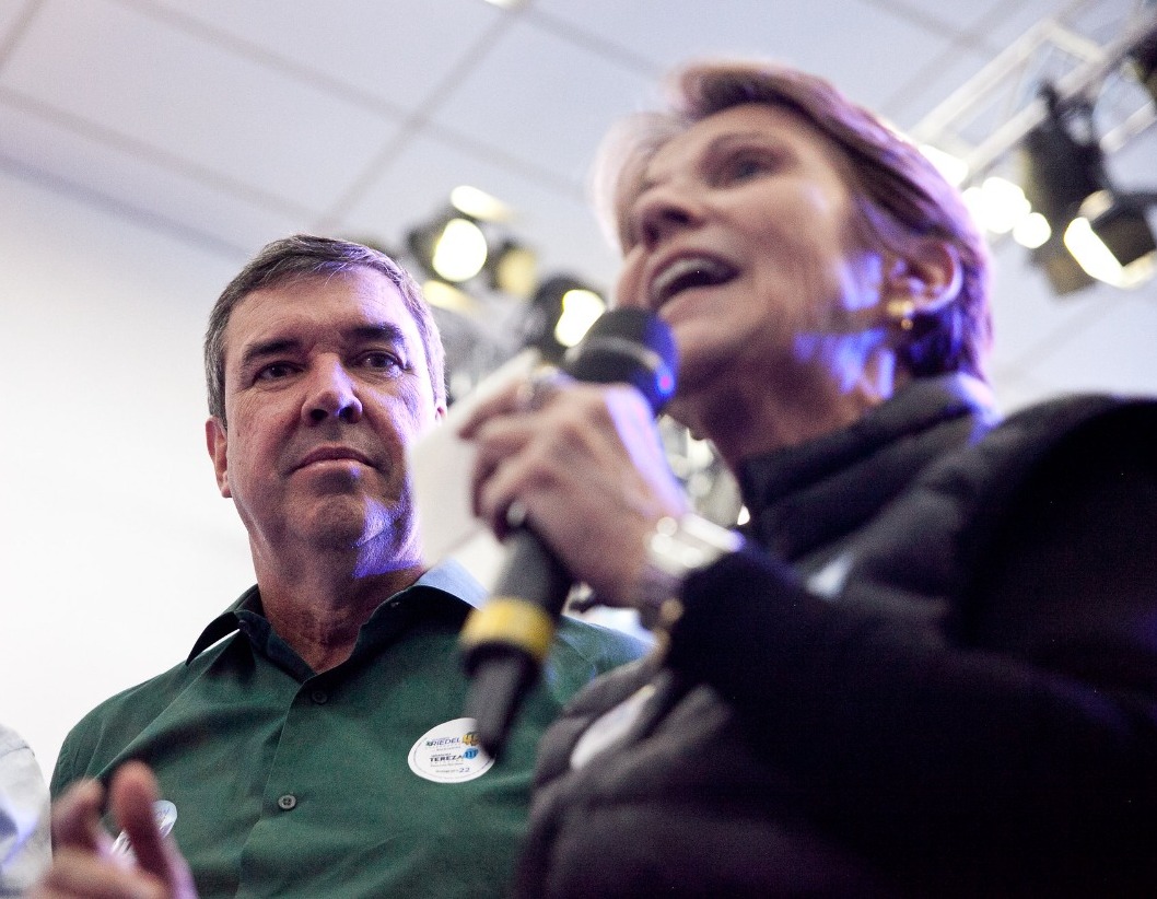 Levar asfalto aos 79 municípios é compromisso de Riedel e Tereza