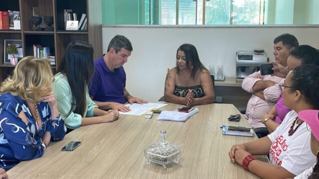 Riedel reforça compromisso de equiparar salários de professores concursados e convocados
