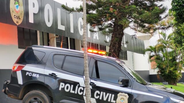 Mulher esfaqueia marido, atropela e mata a ex dele