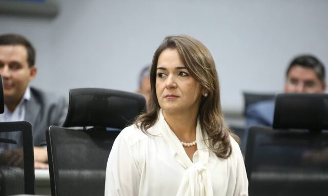 Projeto que aumenta salário de prefeita de Campo Grande é retirado de pauta na Câmara
