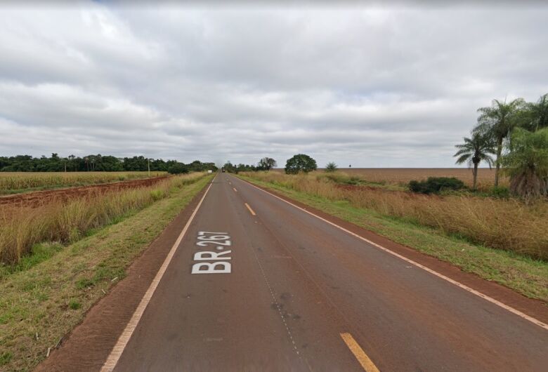 Caminhoneiro morre ao passar mal e cair em barranco na BR-267