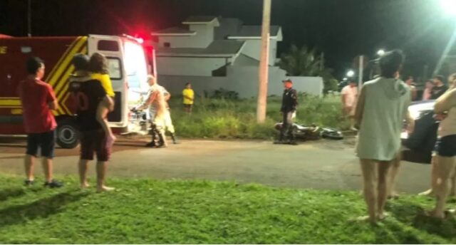 Motociclista colide em poste e tem perna amputada