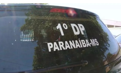 Avó esquece netos na escola e criança trancada em casa para comprar drogas