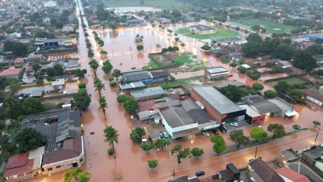 Chuva intensa em Batayporã faz lagoa transbordar e inundação deixa 100 famílias isoladas