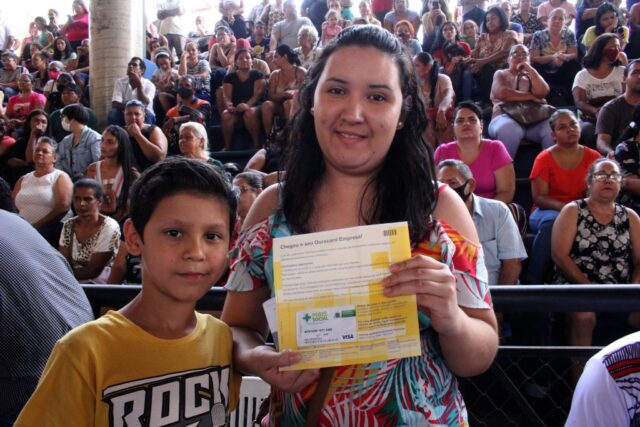 Estado investe R$ 1 bilhão em programas que dão comida e energia elétrica para os mais pobres