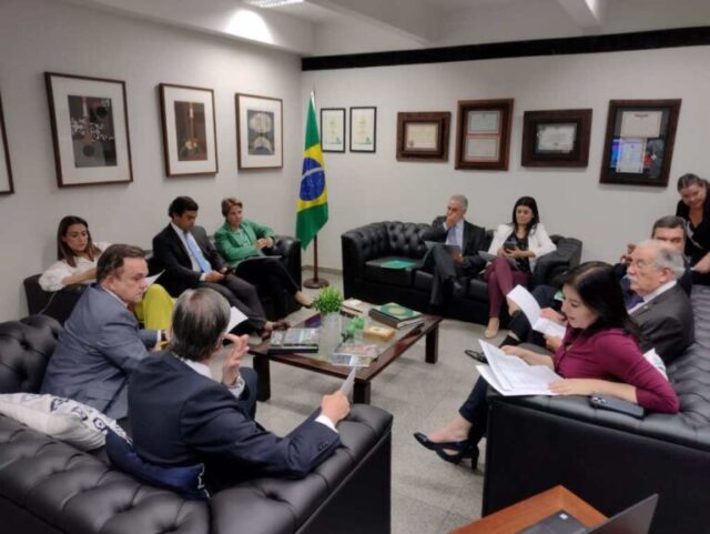 Riedel participa da reunião com bancada federal que define emendas de R$ 30 milhões para Capital