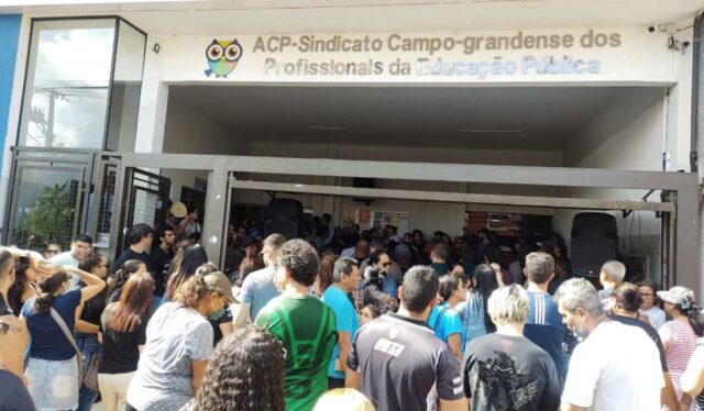 Professores anunciam que greve começa na sexta-feira