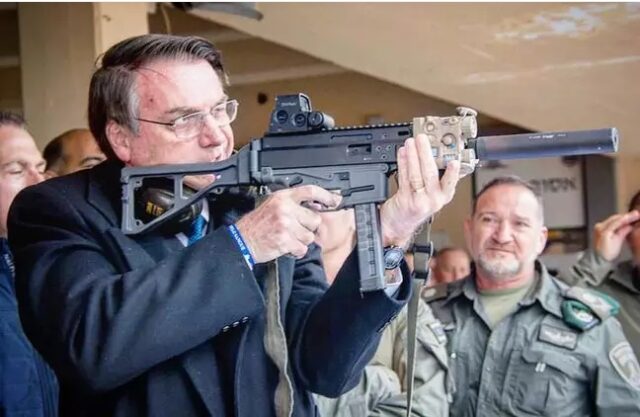 Decretos de armas de Bolsonaro serão revogados pelo governo Lula, anuncia equipe de transição
