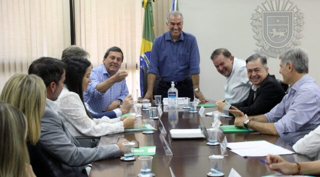 Reinaldo avisa secretariado sobre transição: “vamos entregar o governo redondo”