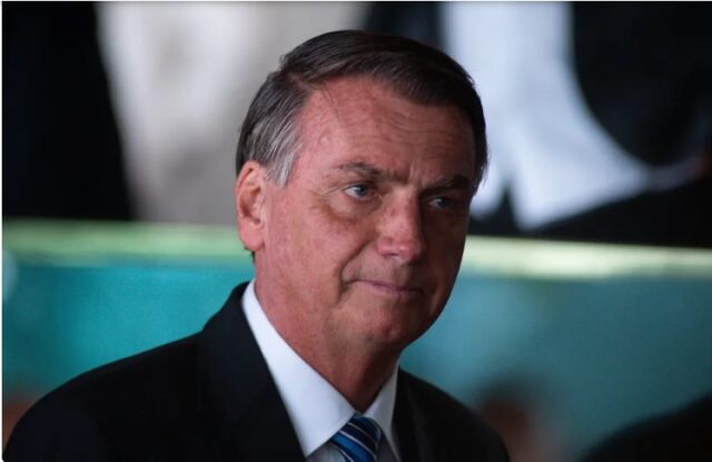 Bolsonaro dá entrada em hospital com dores abdominais