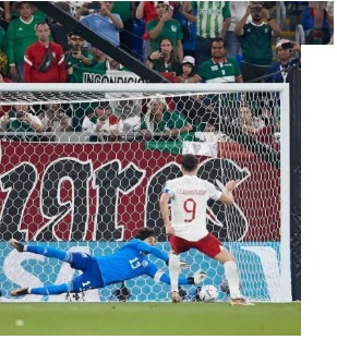 Ochoa defende pênalti de Lewandowski, e México e Polônia empatam na Copa do Mundo