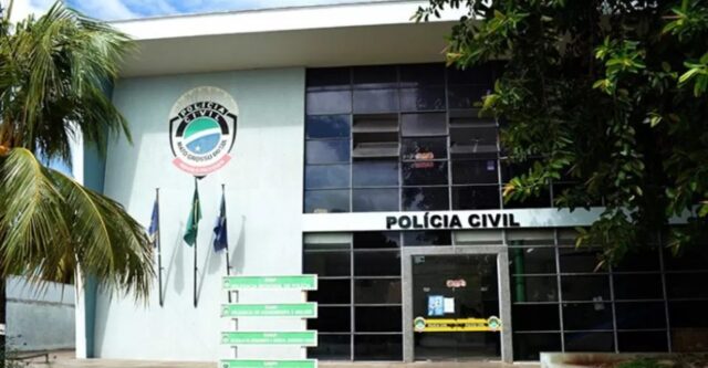 Mãe chega em casa e flagra vizinho estuprando filha de sete anos