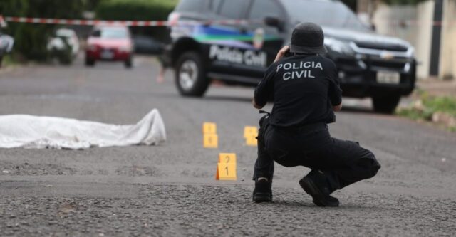 Após deixar o filho na casa da ex-mulher, homem é executado com vários tiros