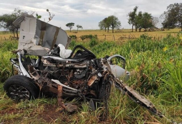 Colisão entre carro e caminhão deixa mulher morta em MS