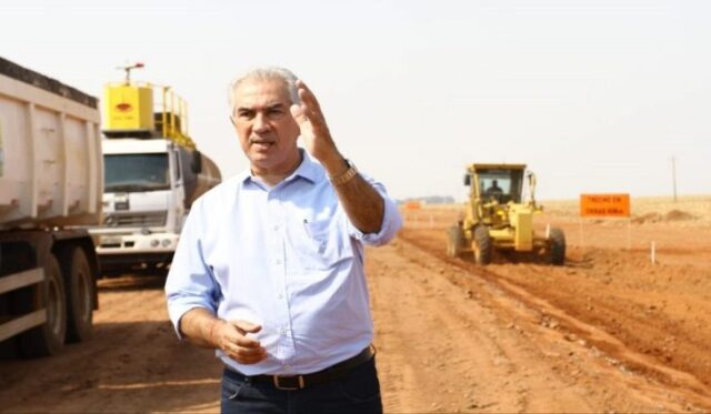 Reinaldo Azambuja “pisa no acelerador” para entregar obras até o fim do mandato