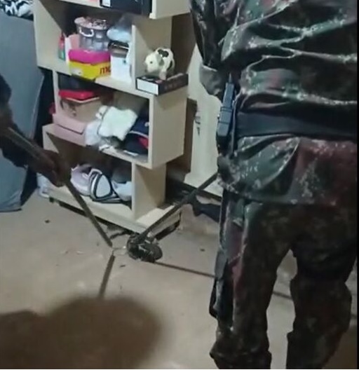 Vídeo: Idosa encontra cascavel de 1,5m dentro do quarto