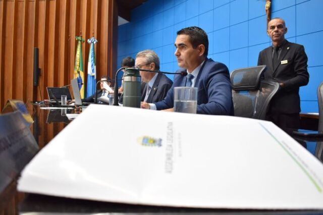 Deputados estaduais aprovam 25 projetos na penúltima sessão do ano