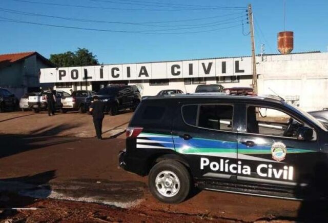 Bebê é deixado de fralda às margens de estrada vicinal