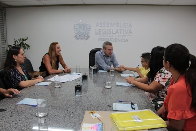 Paulo Corrêa reforça compromisso com a literatura infantil em MS