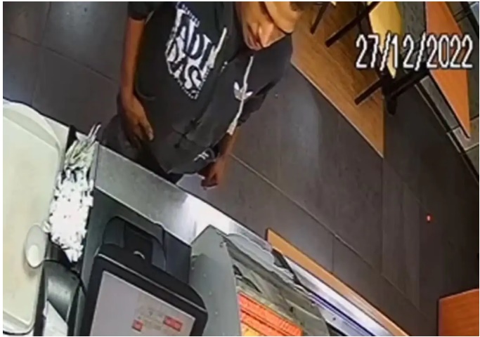 Vìdeo: Polícia prende homem que roubou a mesma lanchonete 3 vezes