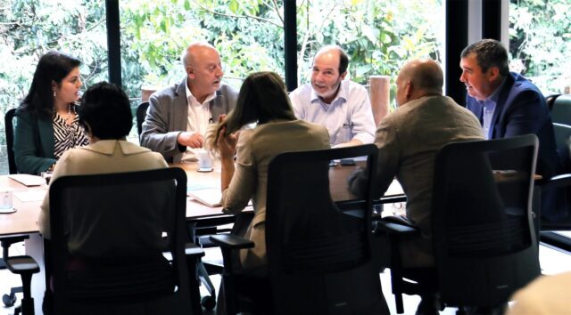 Governador assina termo de cooperação com Instituto para construção de políticas públicas