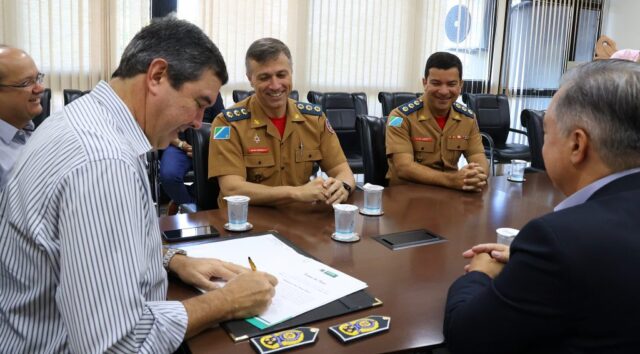 Governador empossa novo comandante e subcomandante do Corpo de Bombeiros