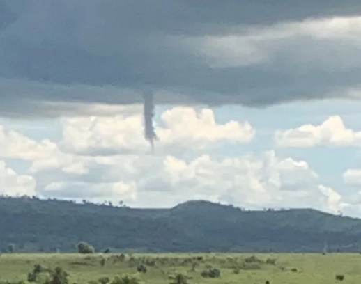 Vídeo: Formação inicial de tornado assusta moradores em MS