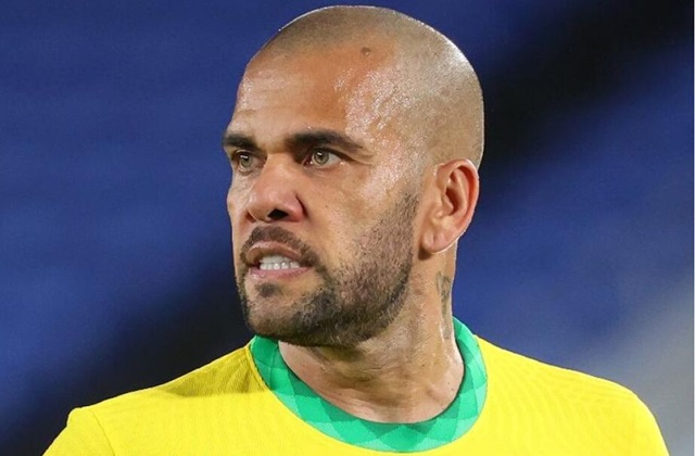 Daniel Alves é detido em Barcelona por suspeita de agressão sexual