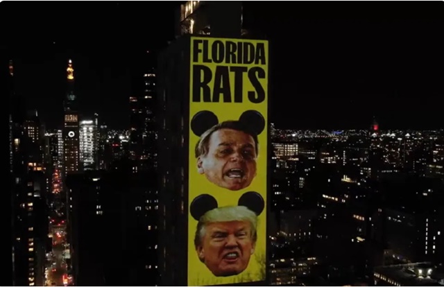 Vídeo: Projeção nos EUA chama Bolsonaro, Trump e aliados de “ratos da Flórida”