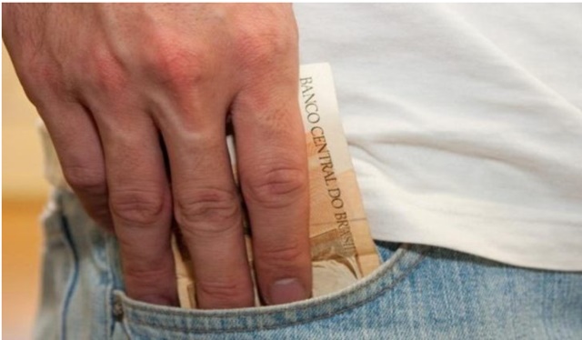 Salário de servidores de MS estará disponível para saque na sexta-feira