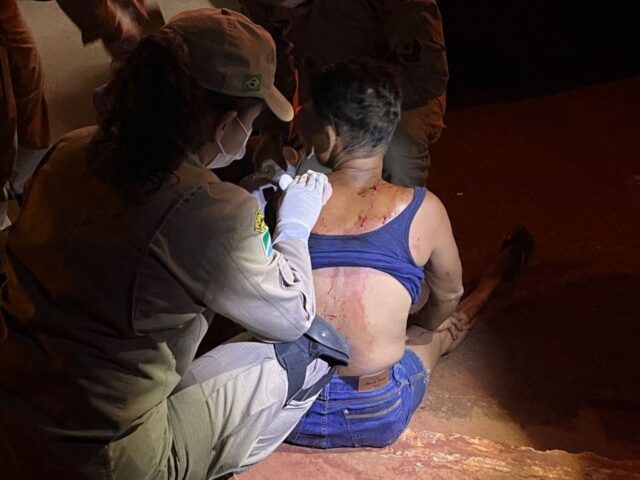 Mulher se nega a emprestar R$ 20 e leva várias facadas de outra
